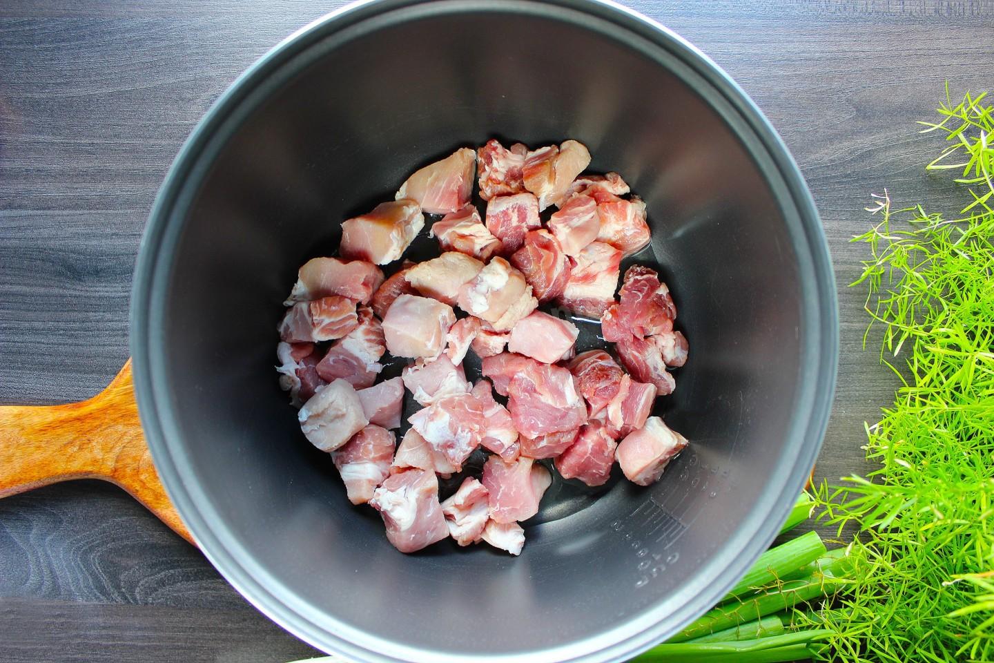 Шаг 3 приготовления Перловая каша с мясом в мультиварке