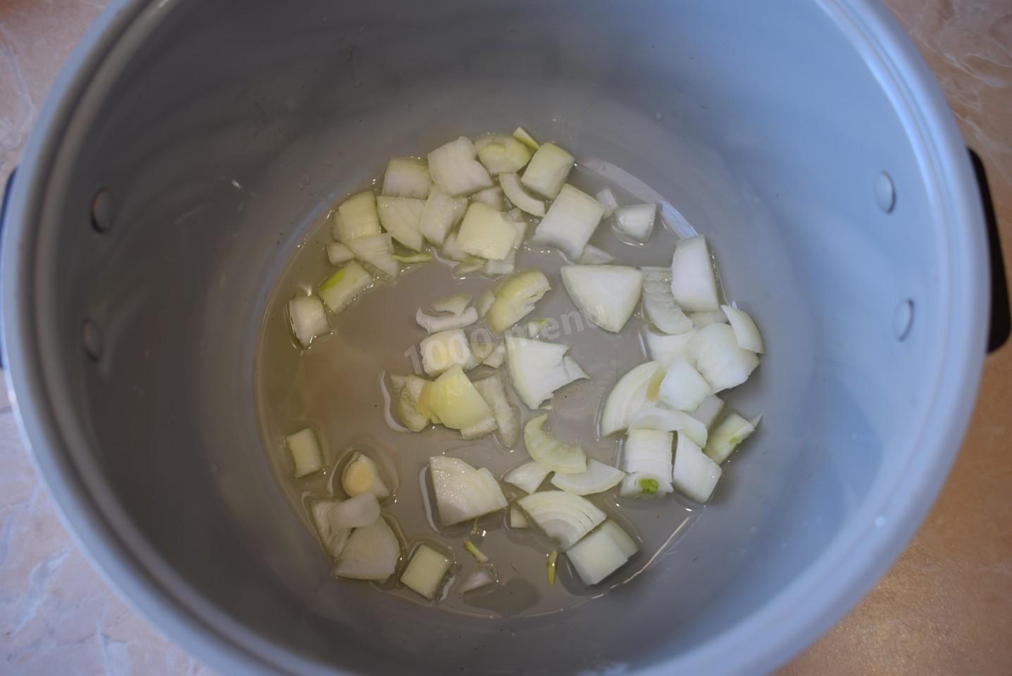 Шаг 2 приготовления Курица запеченная в мультиварке с картошкой