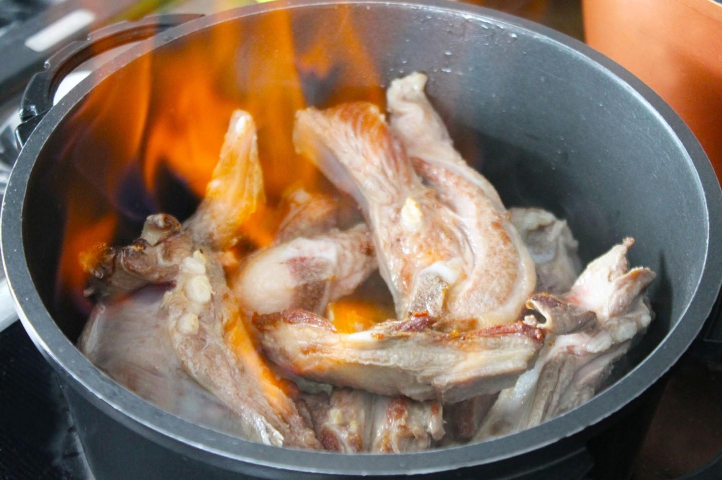 Шаг 6 приготовления Мясо в казане в духовке