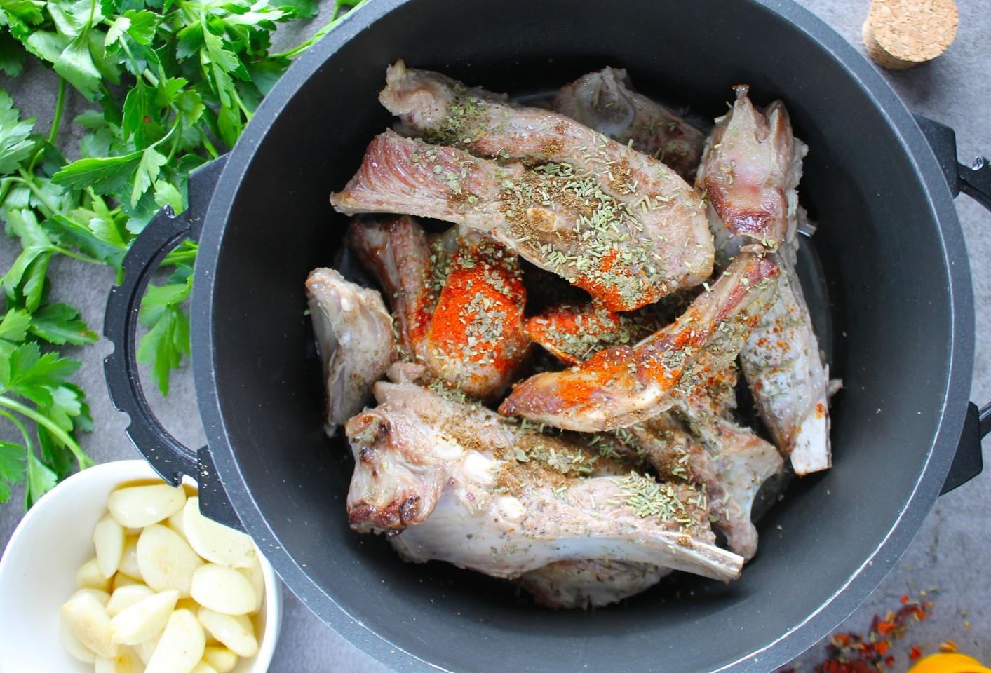 Шаг 7 приготовления Мясо в казане в духовке