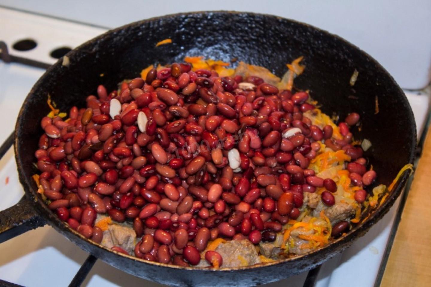 Шаг 12 приготовления Мясо с фасолью в томатном соусе тушеные