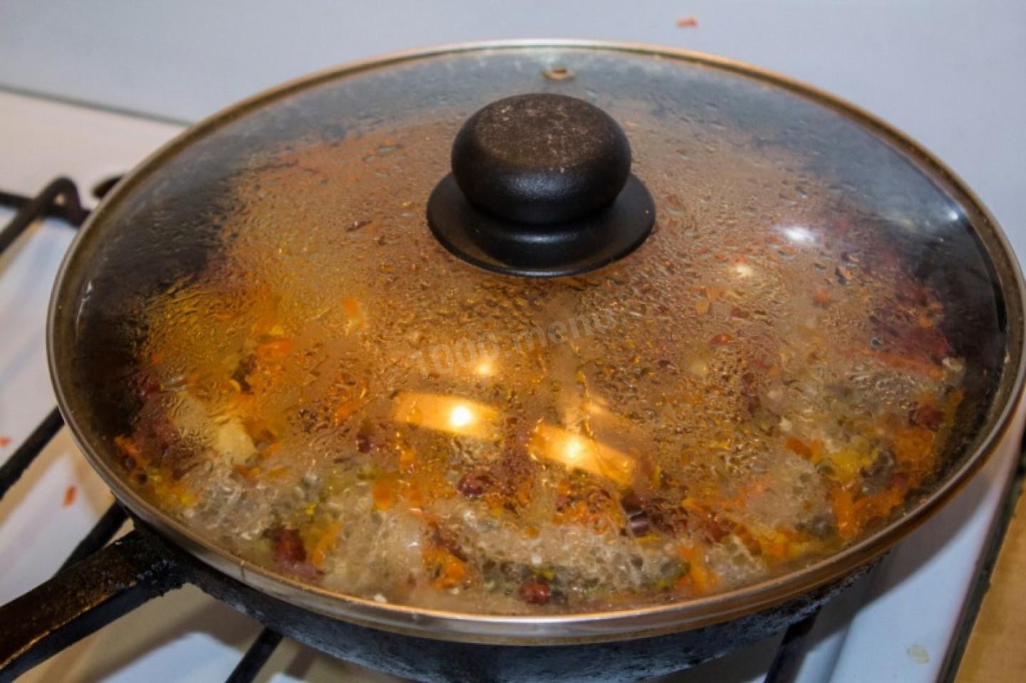 Шаг 14 приготовления Мясо с фасолью в томатном соусе тушеные