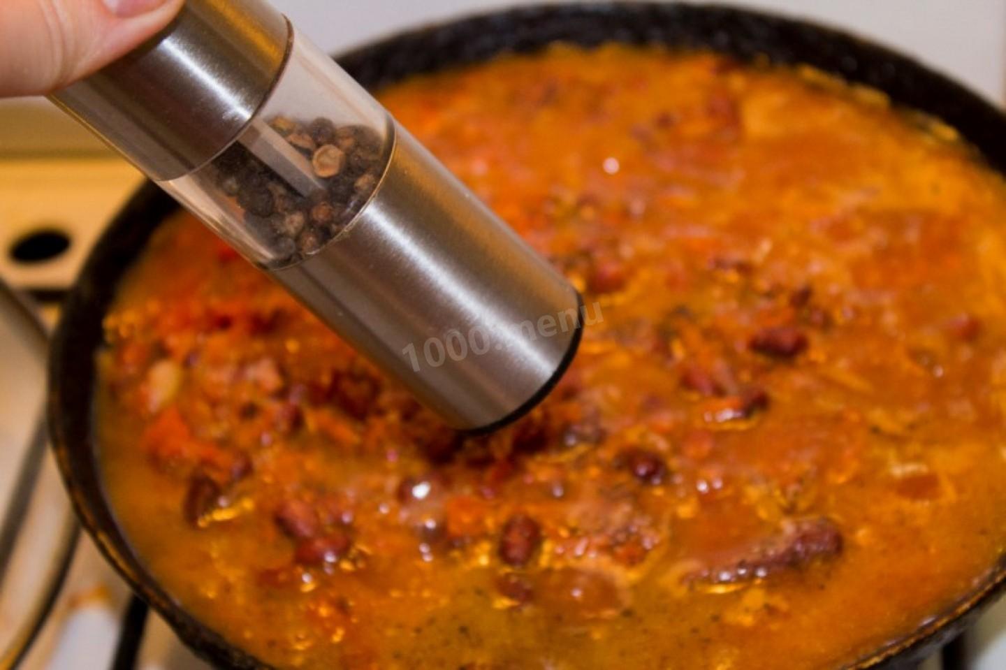 Шаг 17 приготовления Мясо с фасолью в томатном соусе тушеные