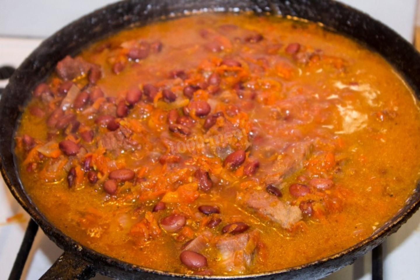 Шаг 18 приготовления Мясо с фасолью в томатном соусе тушеные