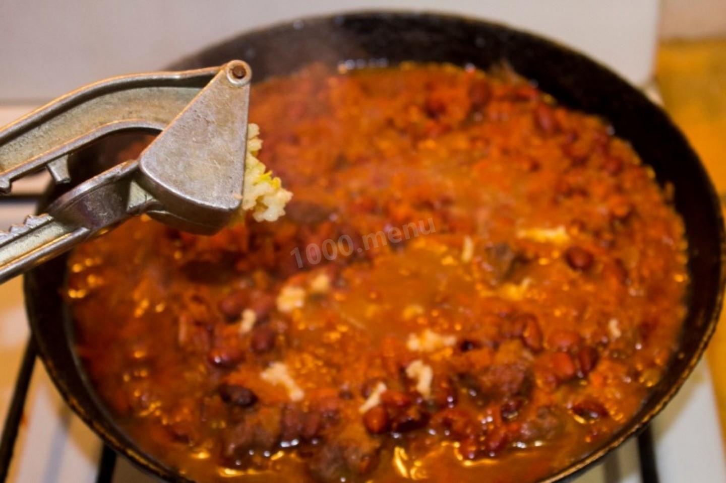 Шаг 19 приготовления Мясо с фасолью в томатном соусе тушеные