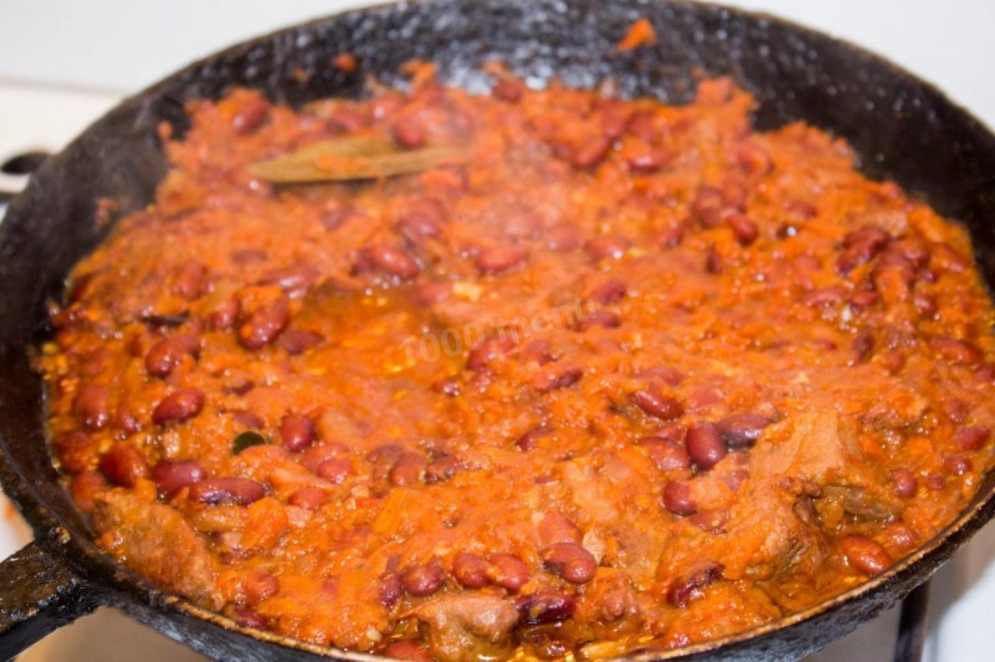 Шаг 21 приготовления Мясо с фасолью в томатном соусе тушеные