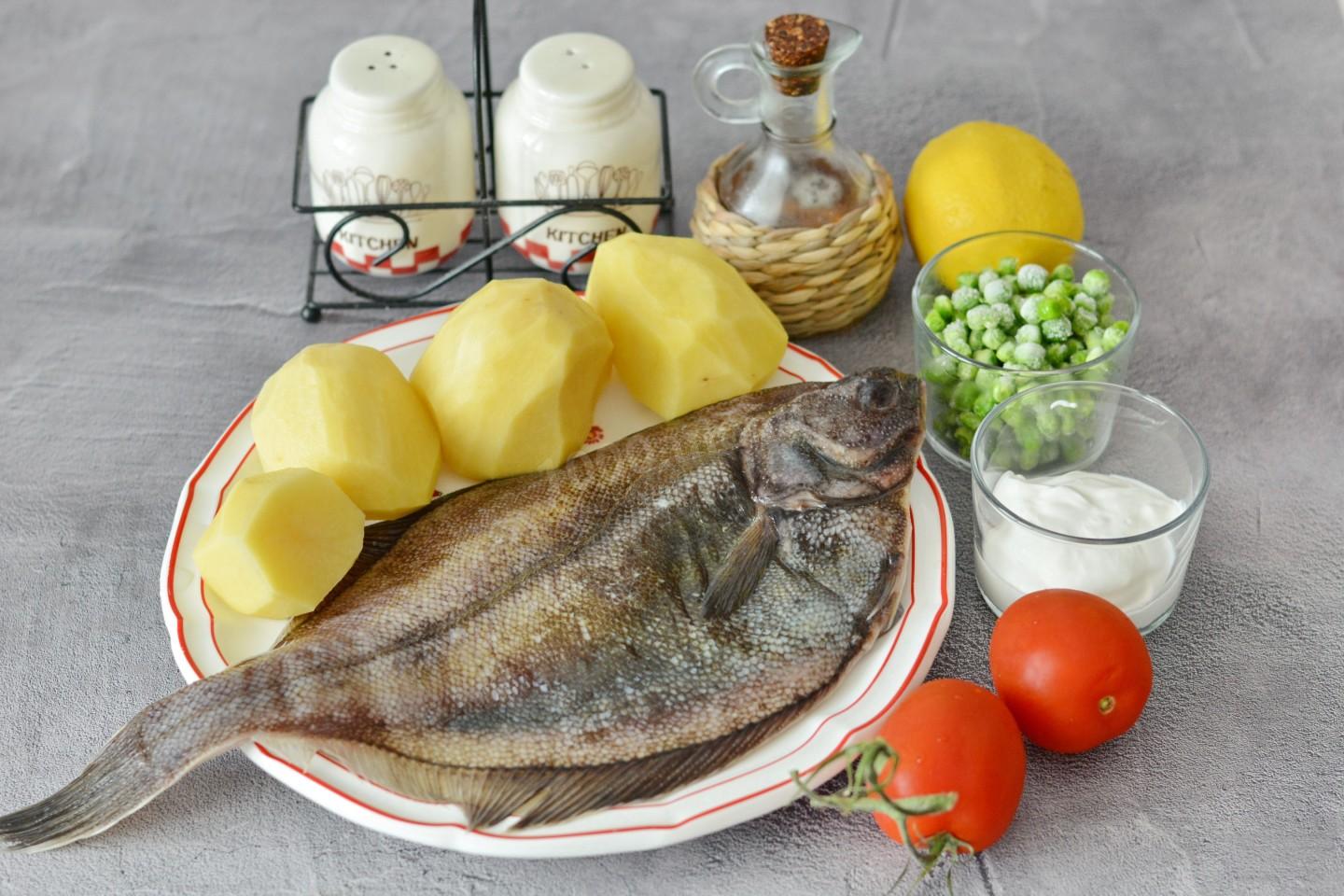 Шаг 1 приготовления Камбала в духовке с картошкой