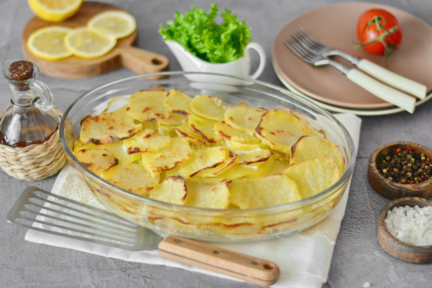 Шаг 14 приготовления Камбала в духовке с картошкой