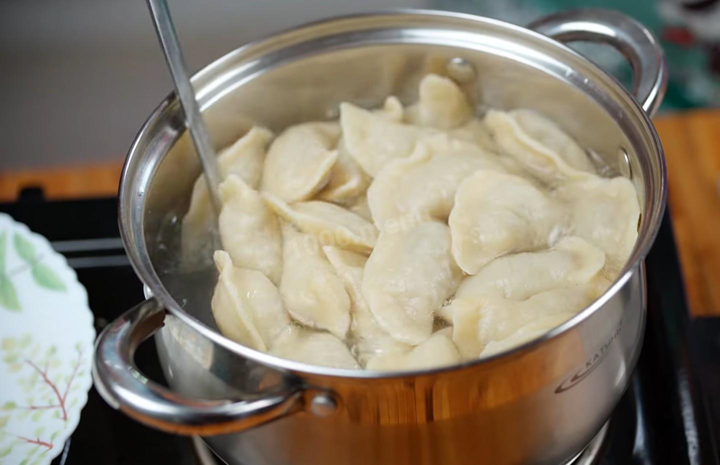 Шаг 21 приготовления Вареники с капустой и фаршем