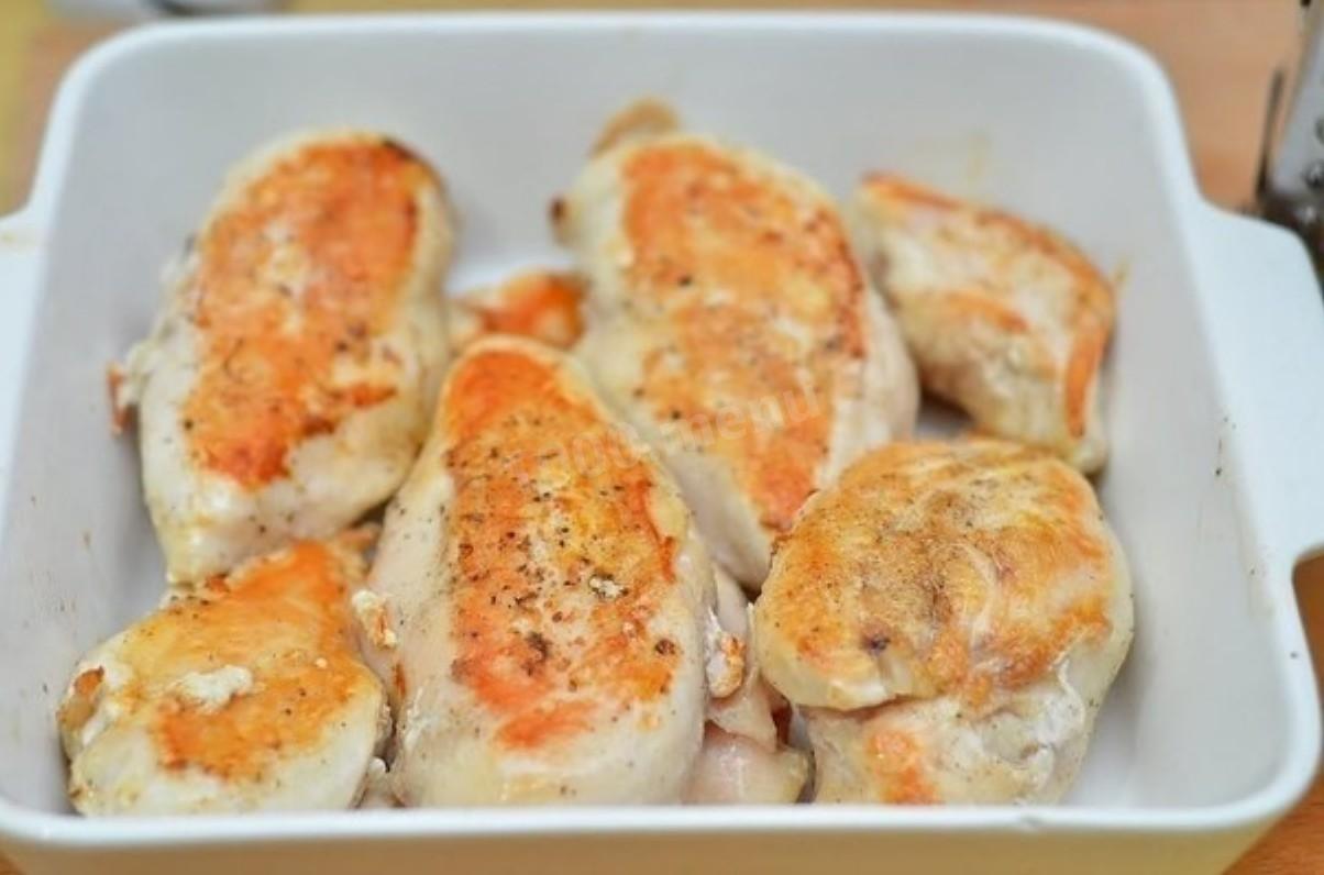 Шаг 5 приготовления Куриное филе в сливочном соусе с сыром