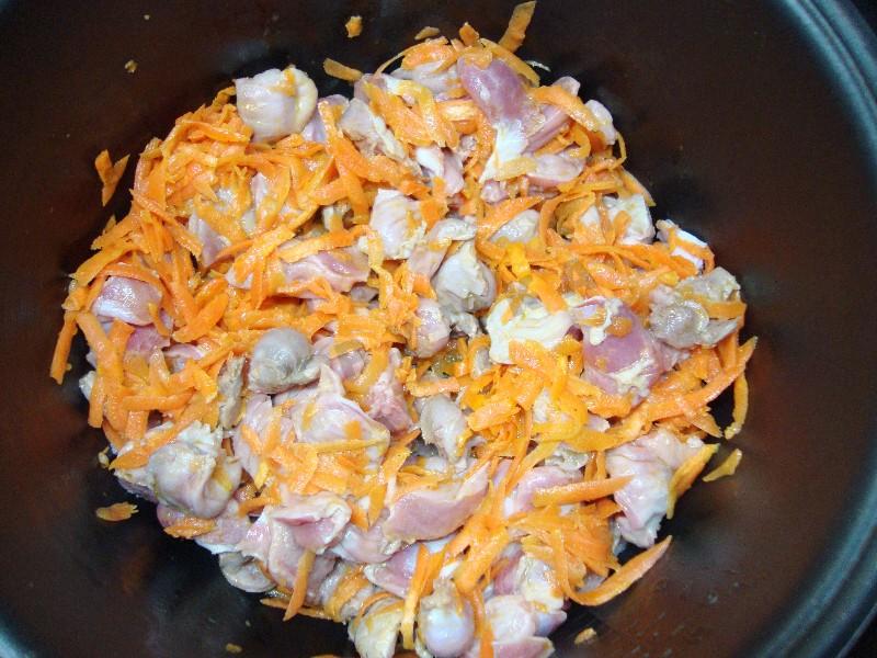 Шаг 4 приготовления Куриные желудочки в мультиварке