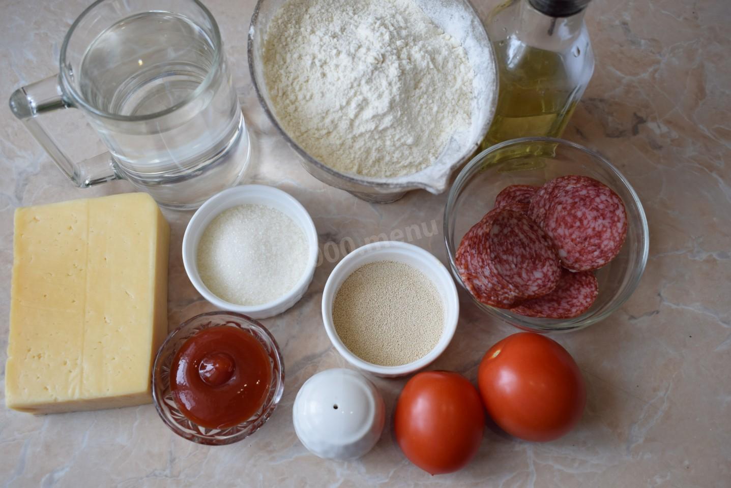 Шаг 1 приготовления Пицца с копченой колбасой и сыром