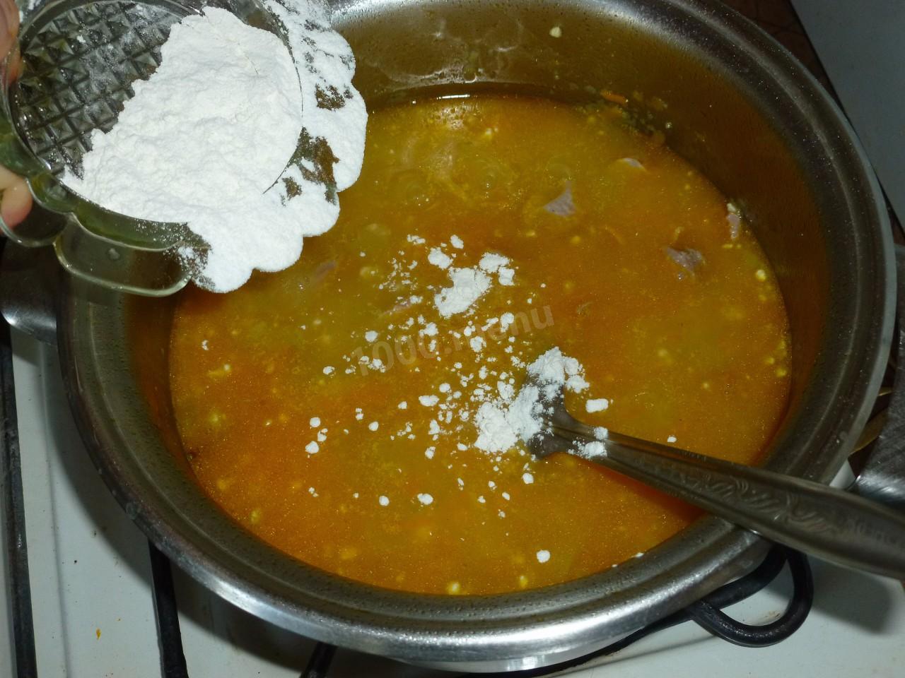 Шаг 11 приготовления Гуляш из куриных желудков
