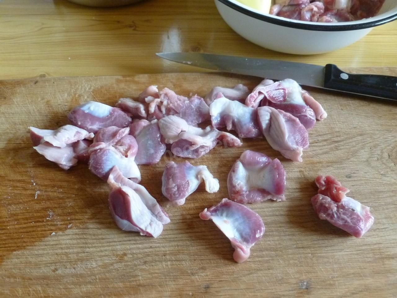 Шаг 2 приготовления Гуляш из куриных желудков