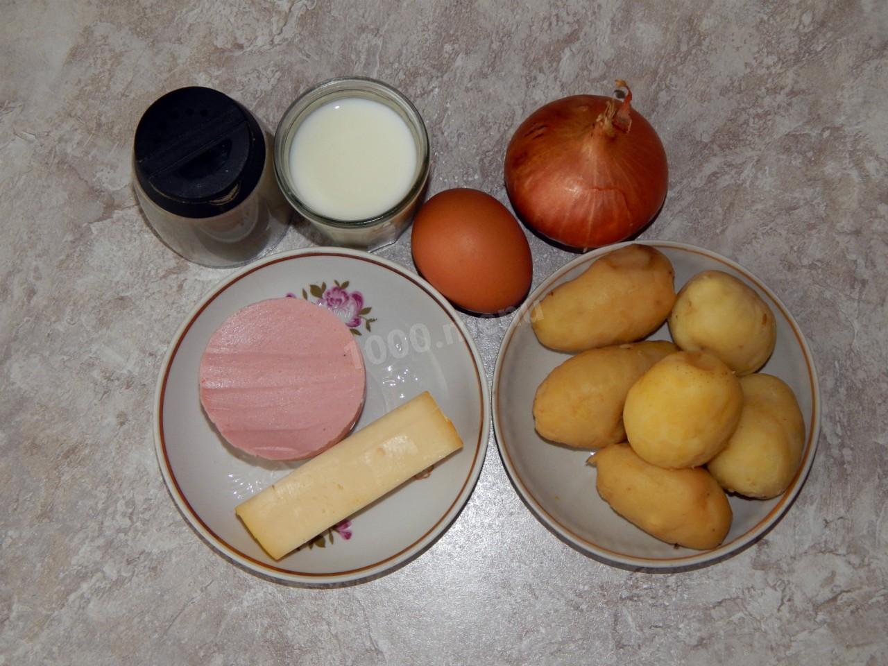 Шаг 1 приготовления Картофельная запеканка с колбасой