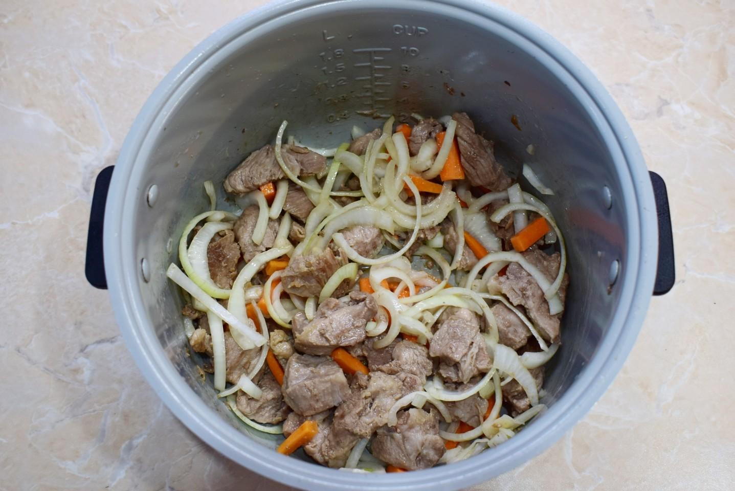 Шаг 4 приготовления Булгур с мясом в мультиварке
