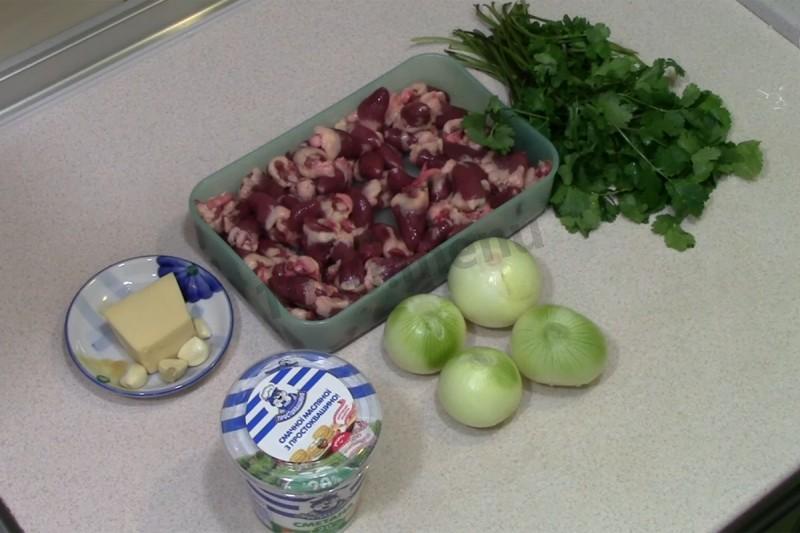 Шаг 1 приготовления Сердце куриное тушеное