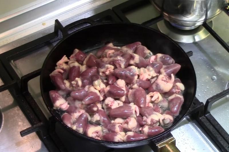 Шаг 6 приготовления Сердце куриное тушеное