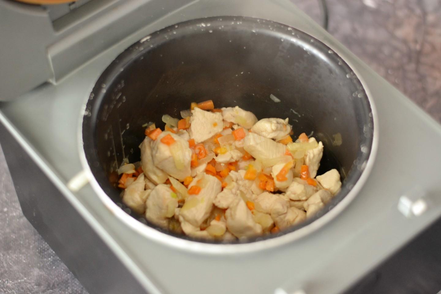 Шаг 4 приготовления Гречневая каша с курицей в мультиварке