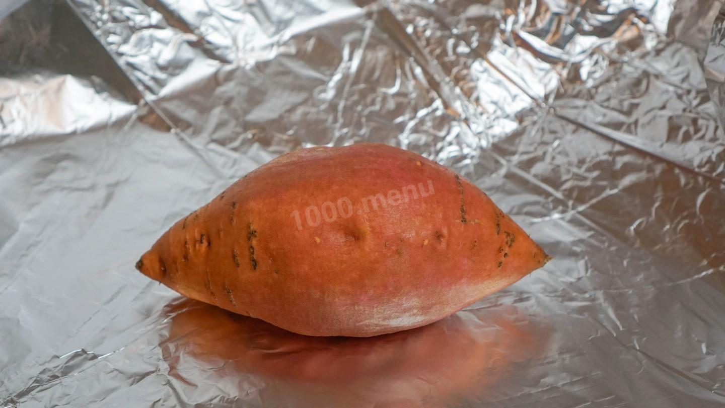Шаг 2 приготовления Батат с курицей в духовке