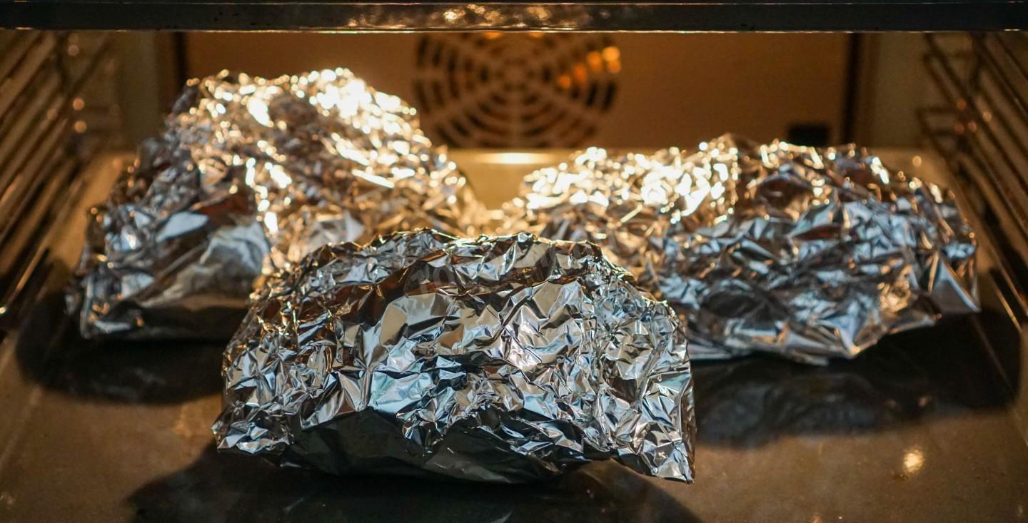 Шаг 4 приготовления Батат с курицей в духовке
