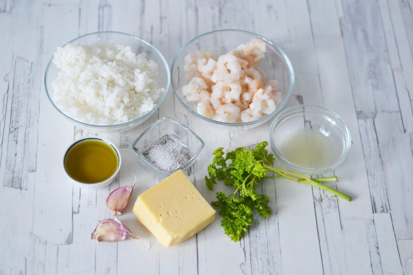 Шаг 1 приготовления Кальмары фаршированные креветками, сыром и рисом
