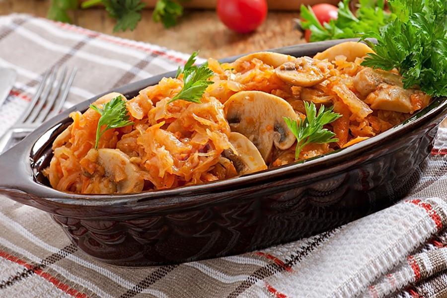 Обложка рецепта Тушеная капуста с грибами в мультиварке