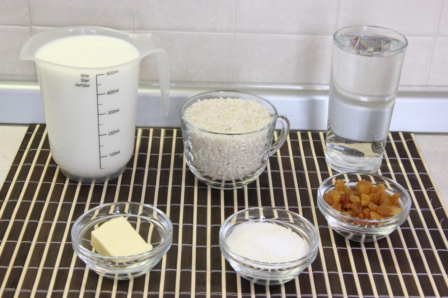 Шаг 1 приготовления Рисовая каша с изюмом в мультиварке на молоке и воде