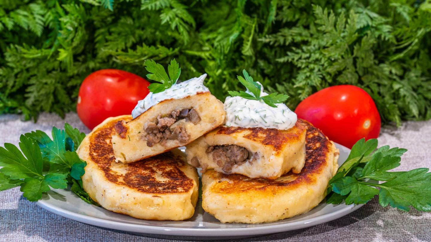 Шаг 27 приготовления Зразы картофельные с фаршем и грибами шампиньонами