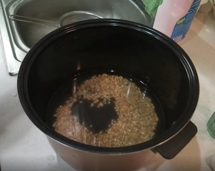 Шаг 1 приготовления Кутья из пшеницы в мультиварке