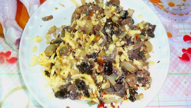 Шаг 11 приготовления Курица фаршированная черносливом