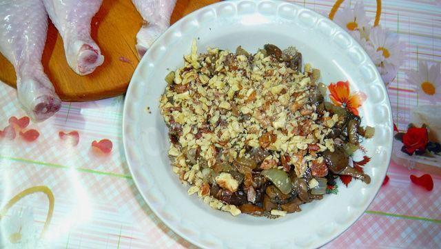 Шаг 7 приготовления Курица фаршированная черносливом