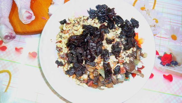 Шаг 8 приготовления Курица фаршированная черносливом