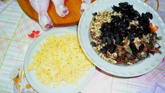Шаг 9 приготовления Курица фаршированная черносливом