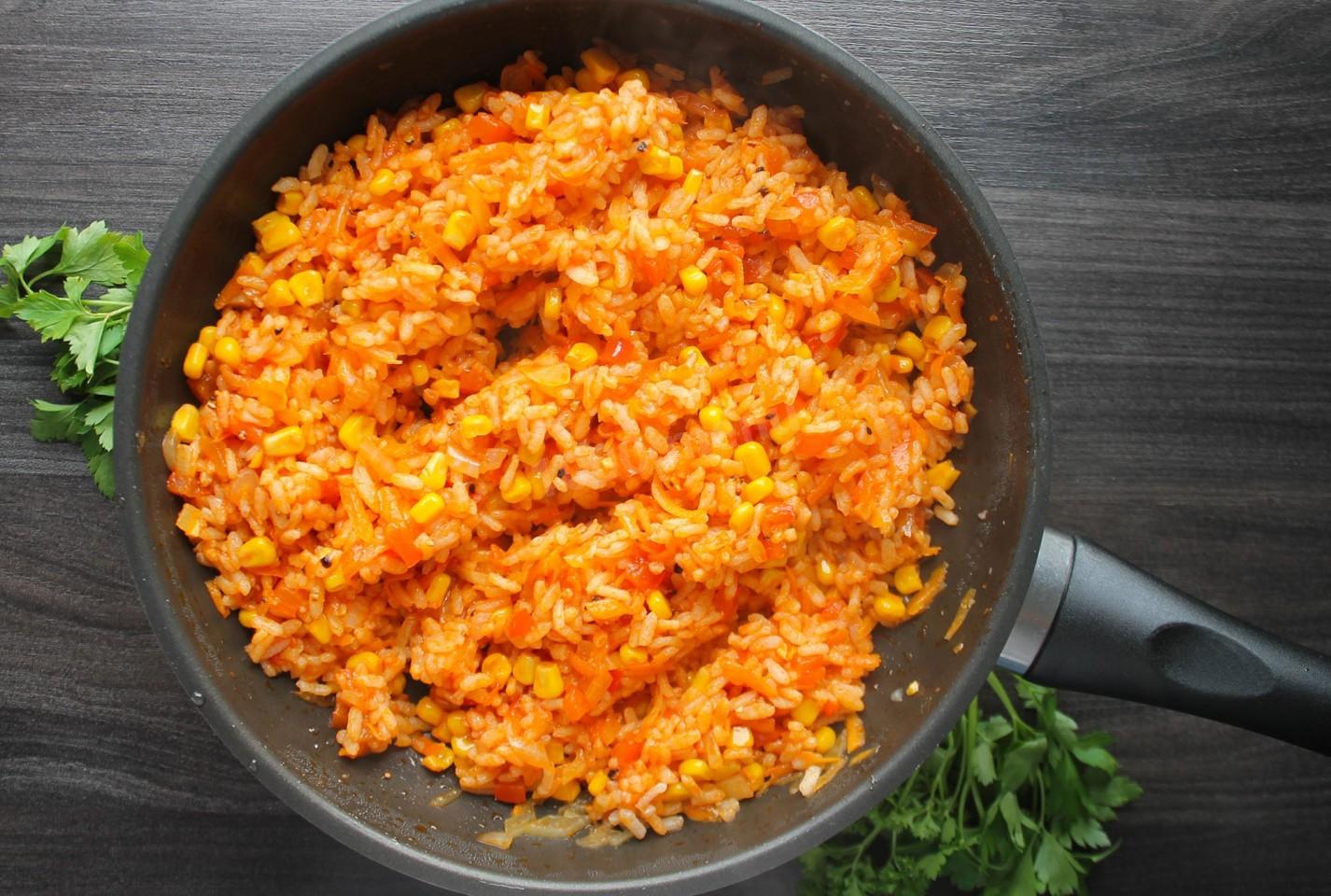 Шаг 9 приготовления Кальмары фаршированные рисом и овощами