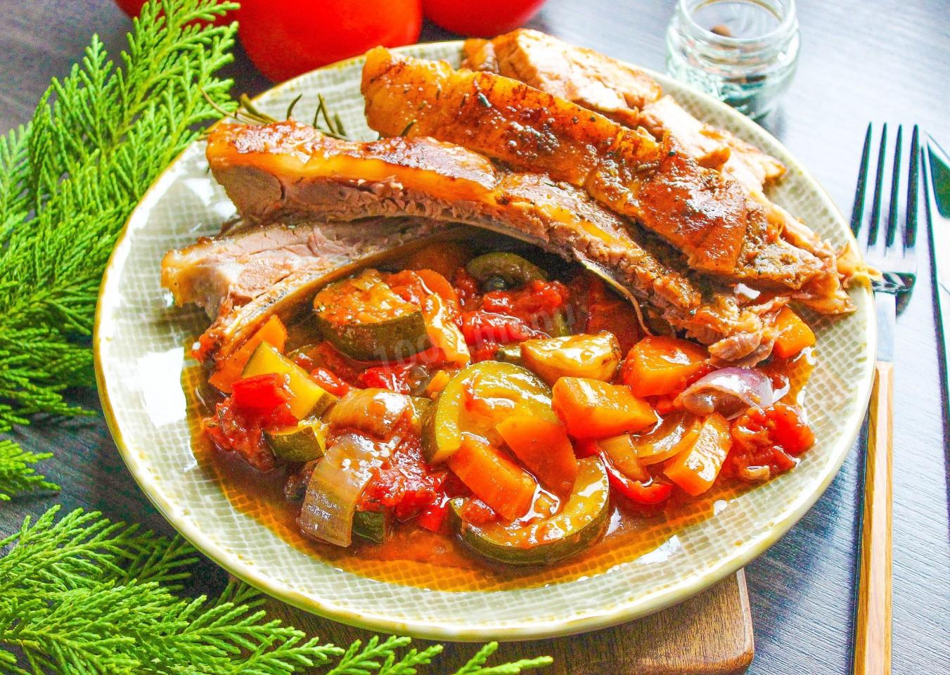 Шаг 11 приготовления Рёбра дикого кабана с овощами в духовке