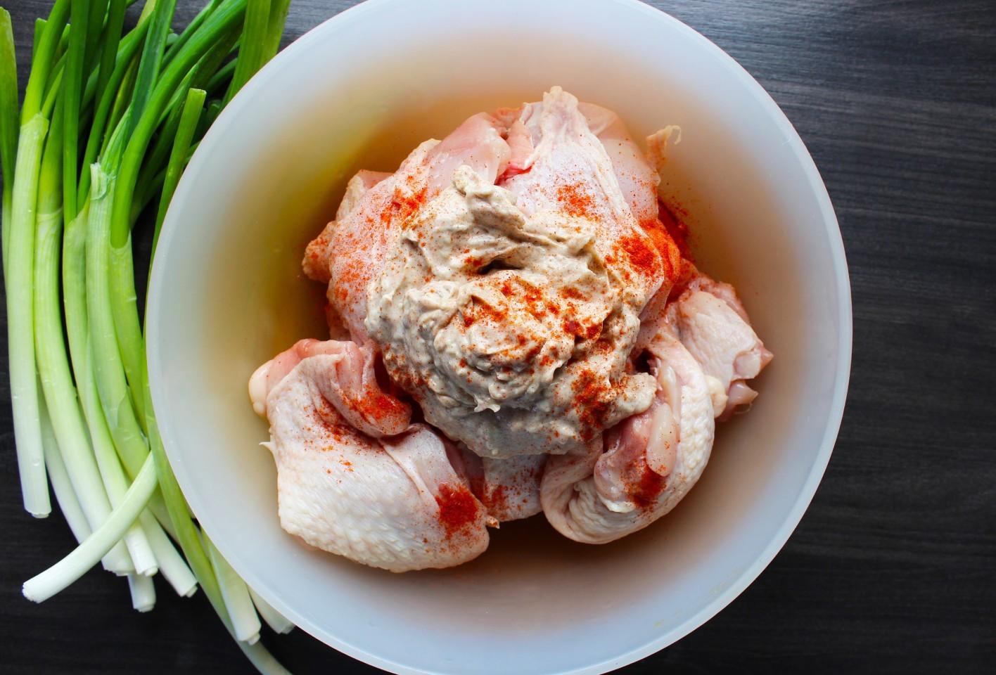 Шаг 3 приготовления Курица с майонезом в тандыре