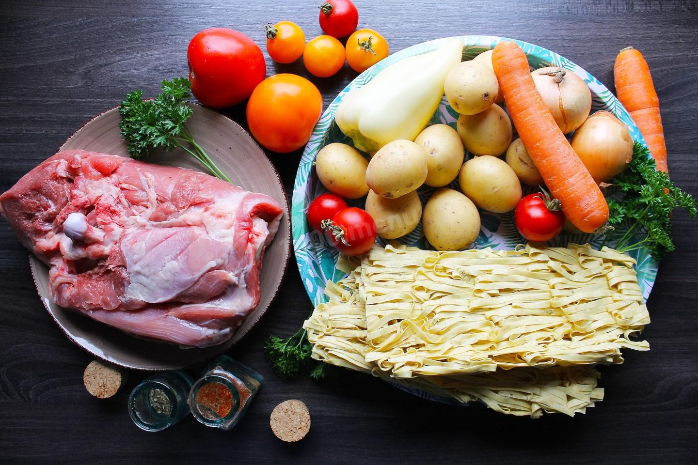 Шаг 1 приготовления Лагман из индейки с овощами и лапшой