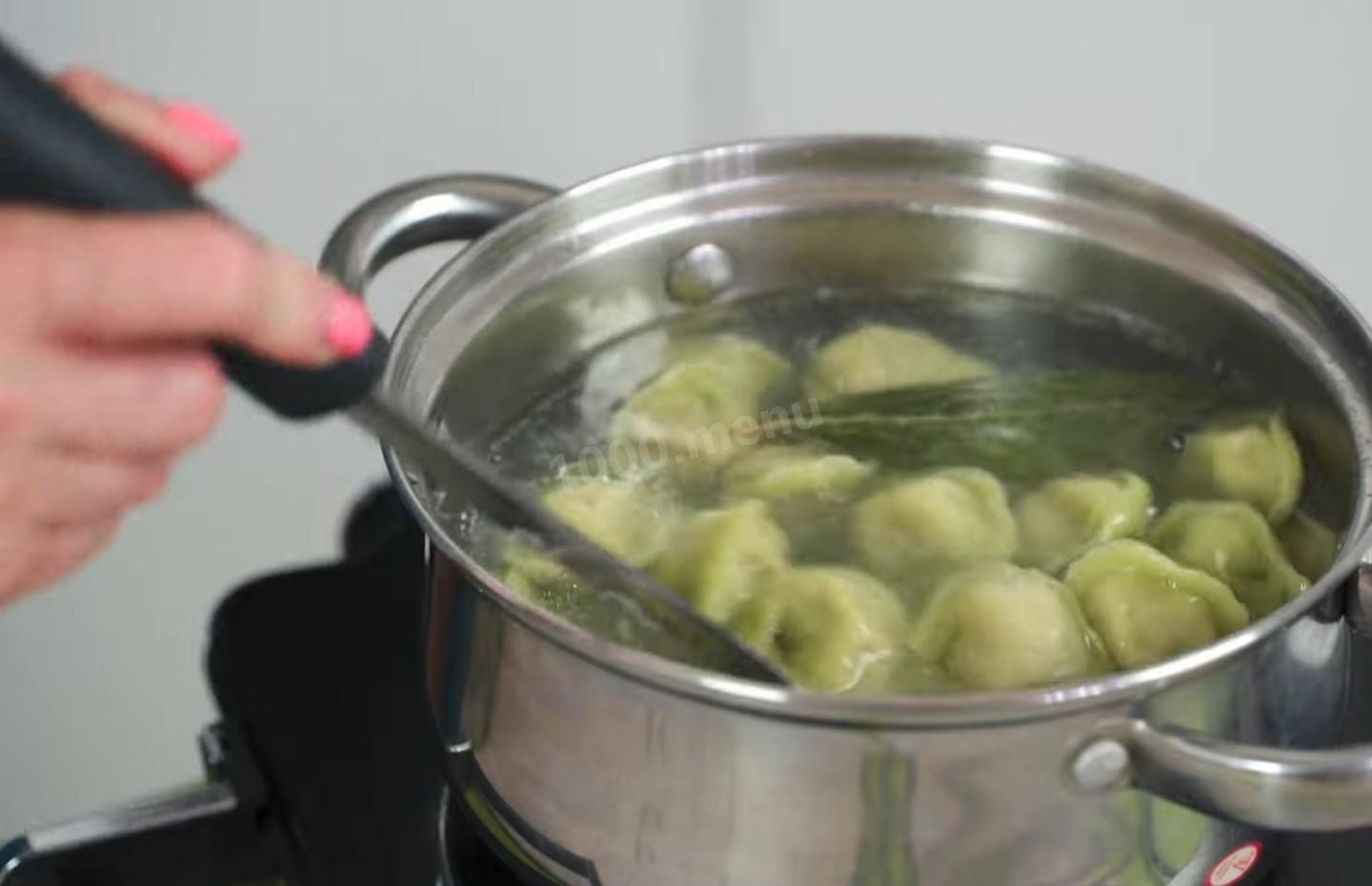 Шаг 12 приготовления Сибирские пельмени со шпинатом и мясным фаршем