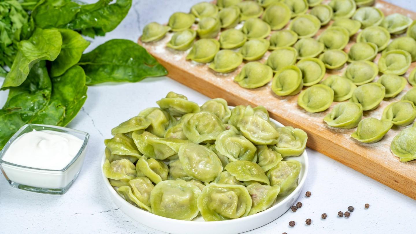 Обложка рецепта Сибирские пельмени со шпинатом и мясным фаршем