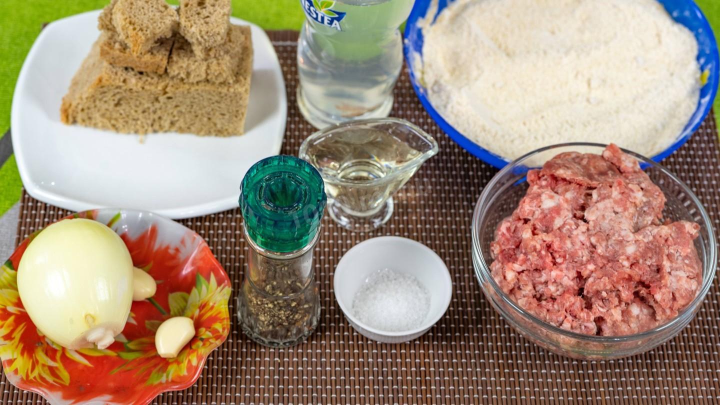 Шаг 1 приготовления Котлеты из готового мясного фарша с репчатым луком