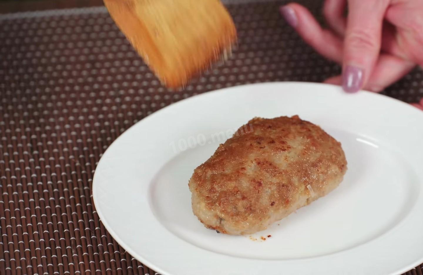 Шаг 12 приготовления Котлеты из готового мясного фарша с репчатым луком