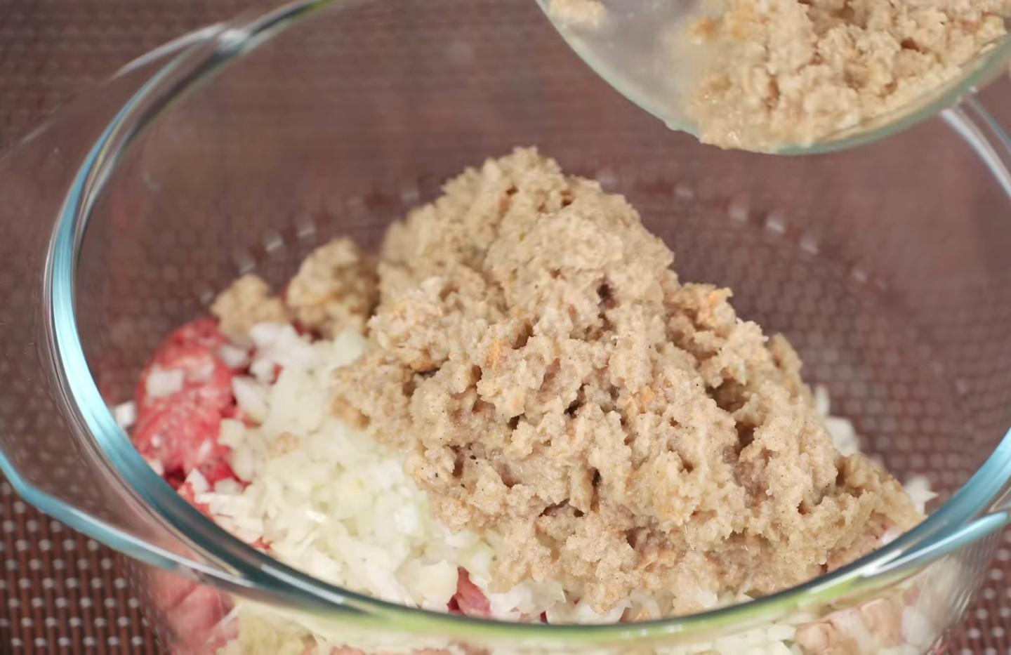 Шаг 5 приготовления Котлеты из готового мясного фарша с репчатым луком