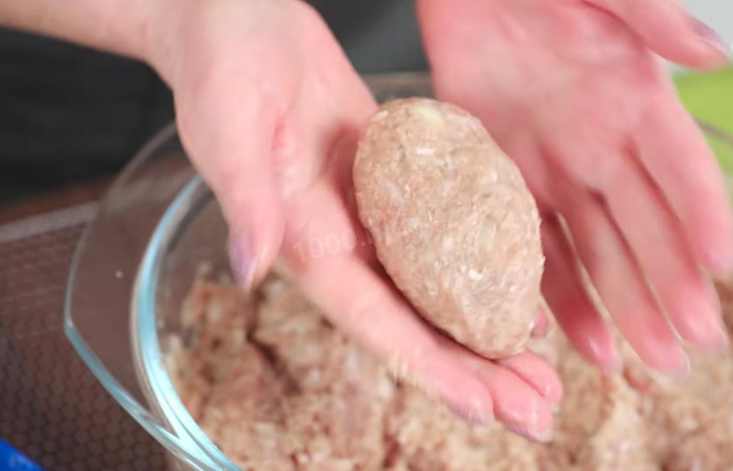 Шаг 8 приготовления Котлеты из готового мясного фарша с репчатым луком
