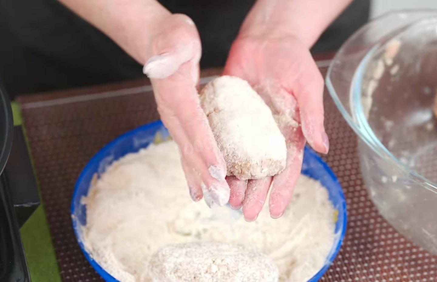 Шаг 9 приготовления Котлеты из готового мясного фарша с репчатым луком