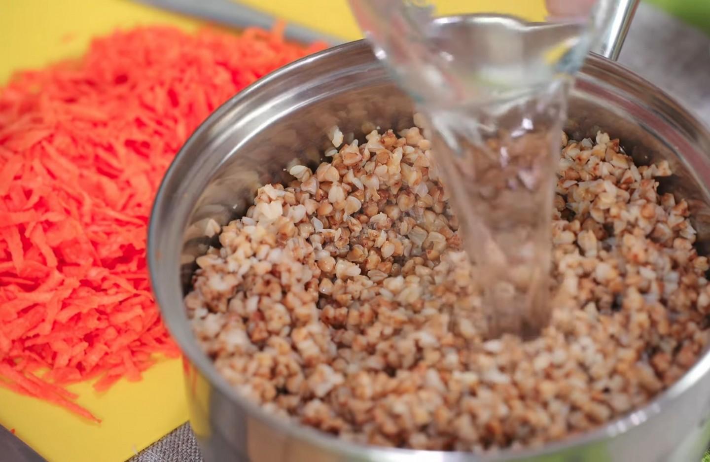 Шаг 2 приготовления Котлеты из гречки с овощами