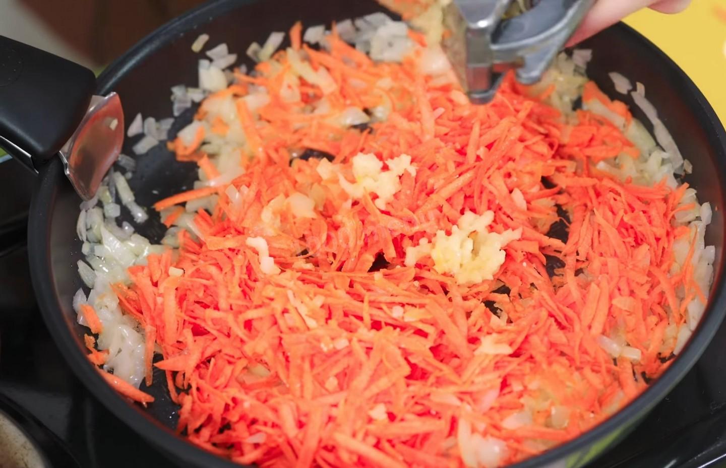 Шаг 4 приготовления Котлеты из гречки с овощами