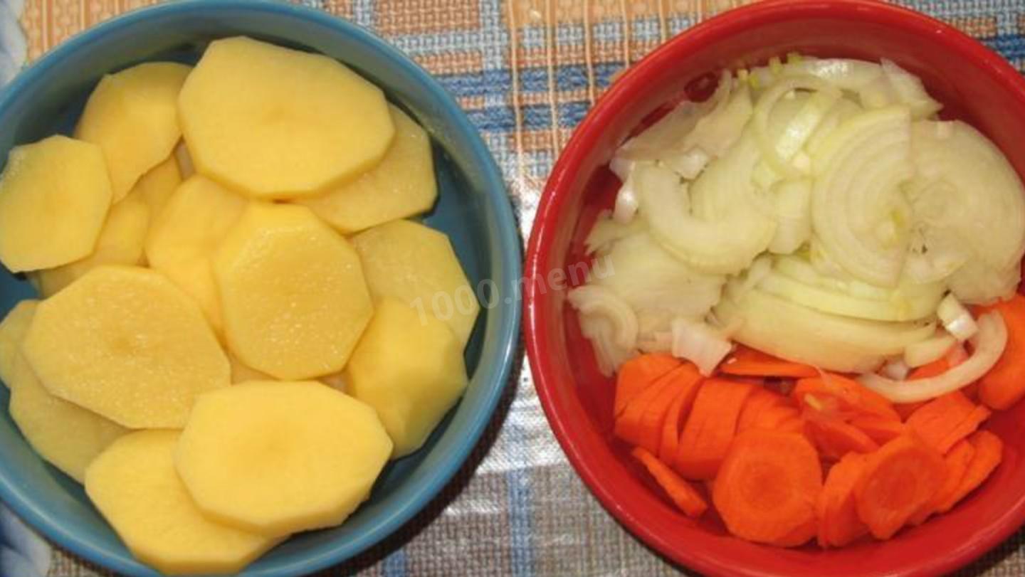 Шаг 4 приготовления Щука с картошкой в духовке со сметаной