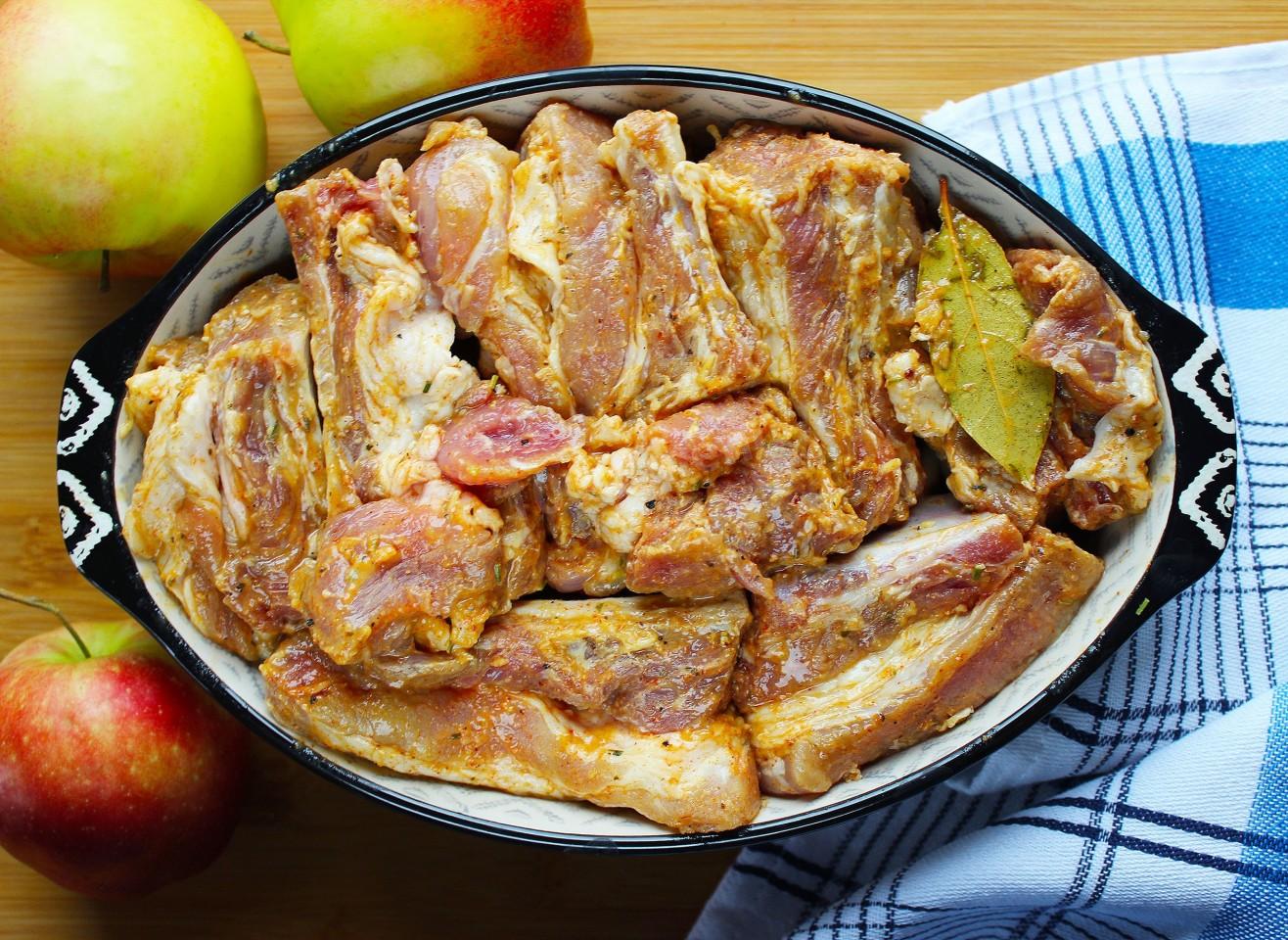 Шаг 9 приготовления Свиные рёбрышки с яблоками и мёдом в духовке