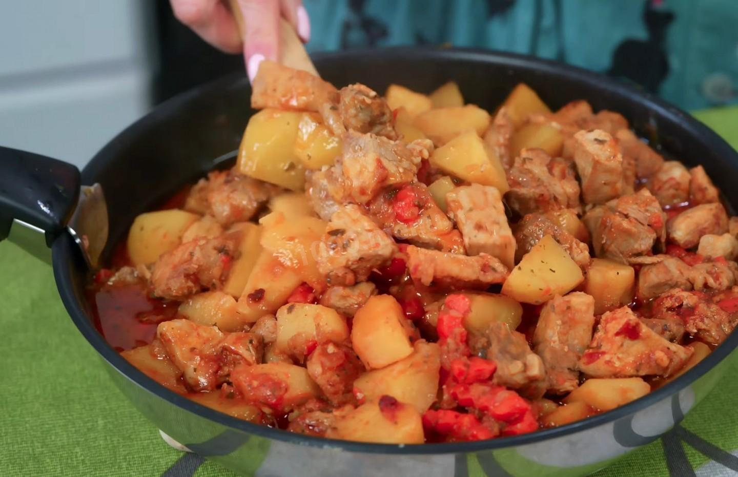 Шаг 13 приготовления Жаркое с мясом свинины и картофелем по-сибирски